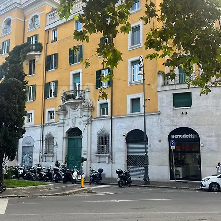 בית הארחה Emporio 36 Boutique